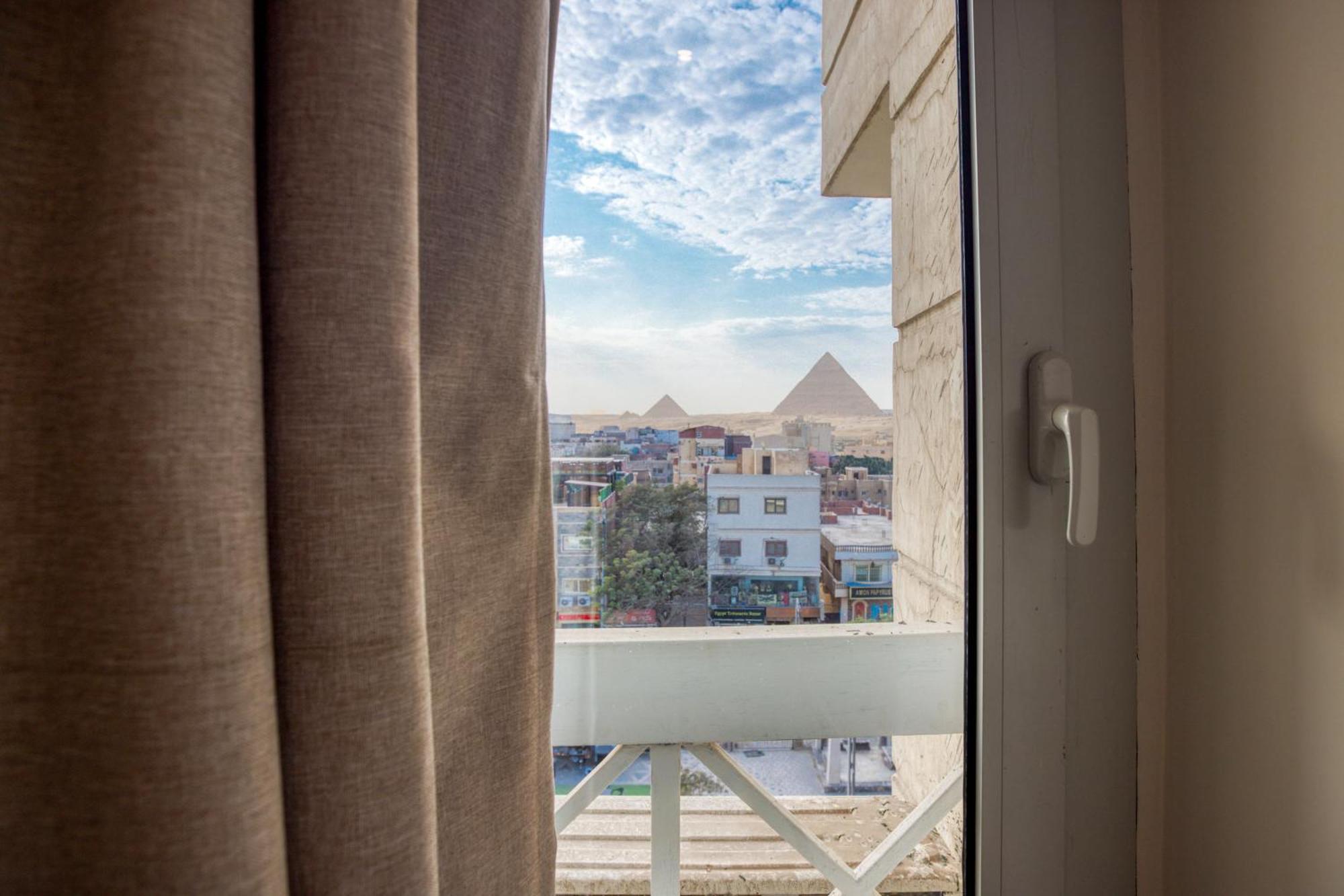Galaxy Pyramids View Inn Kafret el-Gabal Exteriör bild